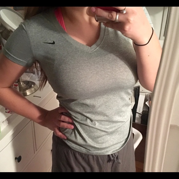 -SOLD- Nike workout tshirt - Picture 3 of 3