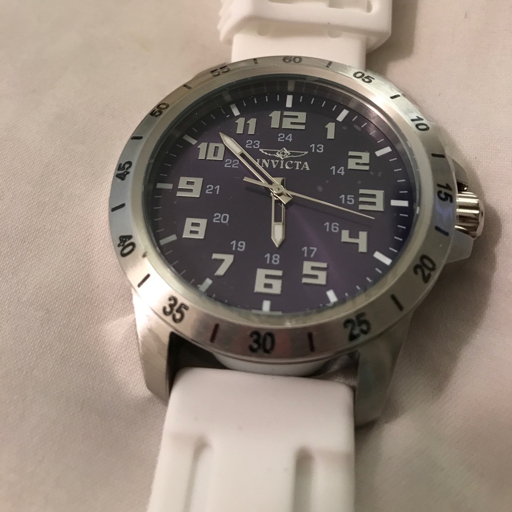 White Invicta watch - Picture 4 of 5