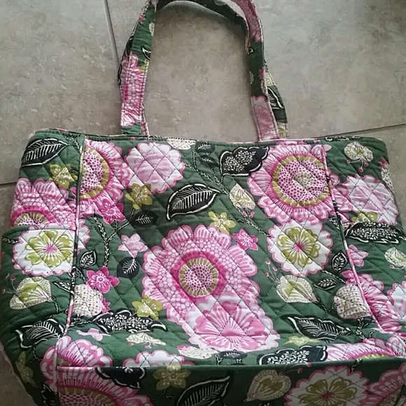 Vera Bradley large tote wth ipad compartment - Picture 2 of 2
