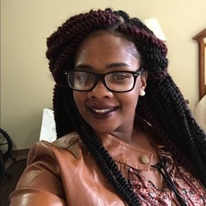 Meet your Posher, Felicia