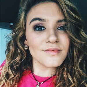 Meet your Posher, Bailey