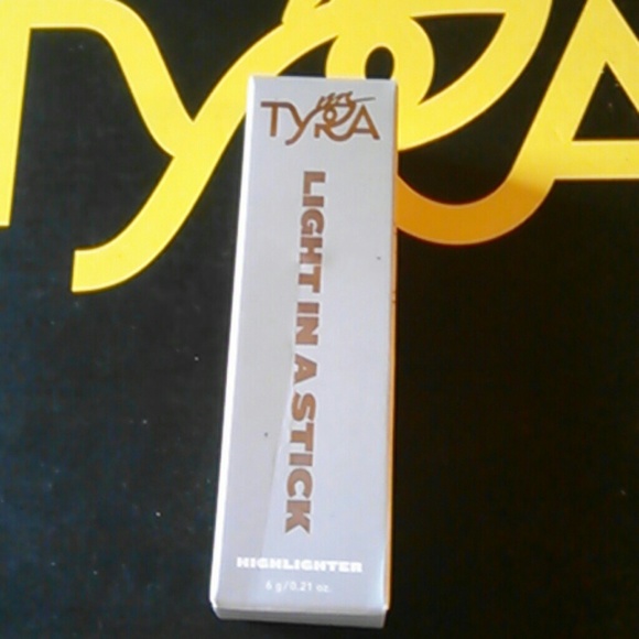 Tyra Beauty Light in a stick face highlighter stic