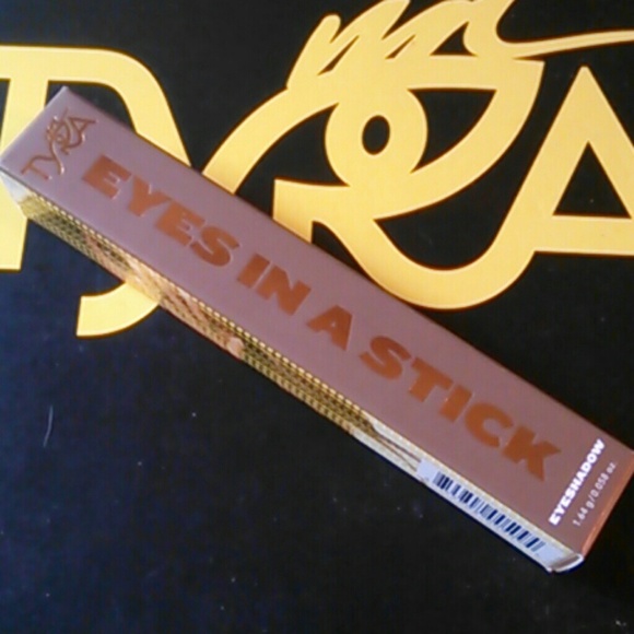 Tyra Beauty Eyes in a stick eyeshadow