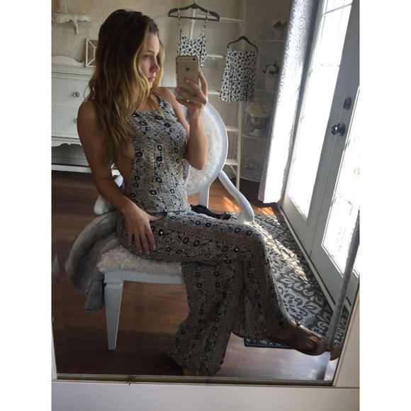 Printed strapped jumpsuit - Picture 2 of 4