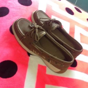 Camouflage olive green sperrys size 7.5