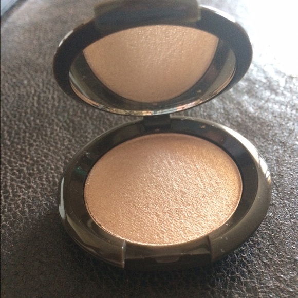 Becca deluxe sized pressed Opal highlighter