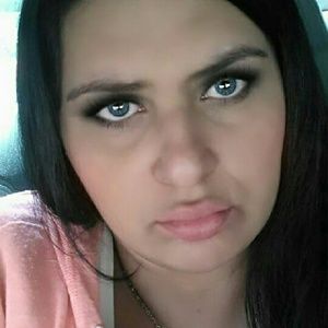 Meet your Posher, Vanessa