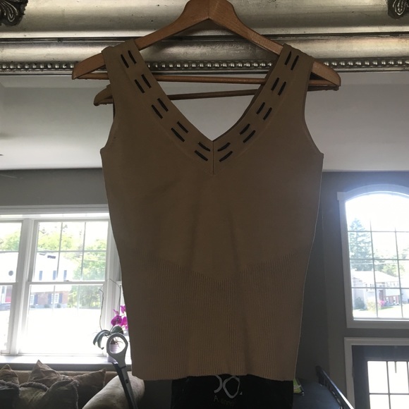 Top - Picture 2 of 4