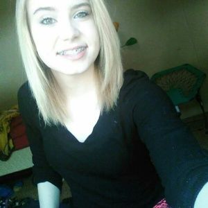 Meet your Posher, Alexiss