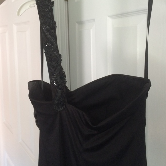 Black evening gown - Picture 3 of 4