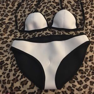 Reversible neoprene bikini