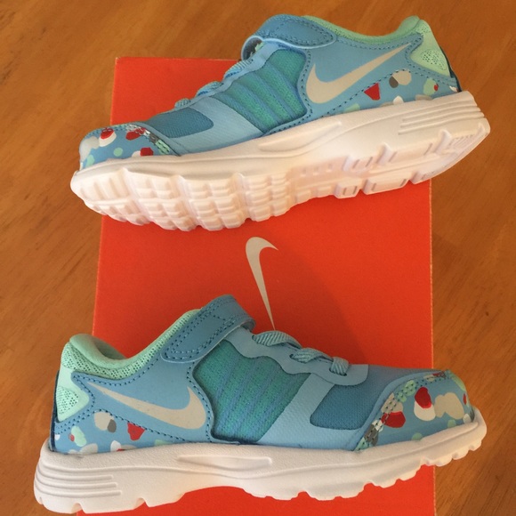 Nikes Kids Fusion X Print  { Size 9 Kids } - Picture 3 of 3