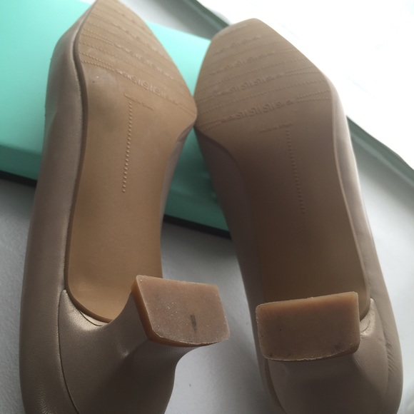 Stuart Weitzman, Excellent Condition 7 1/2m - image 3