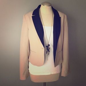 Large blazer in tan and black fitted