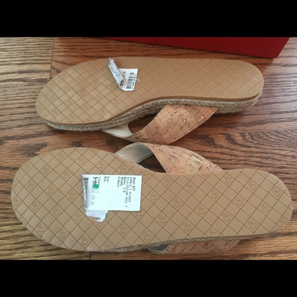 NIB Donald J Pliner Cork Thong Sandals size 9M - Picture 3 of 4