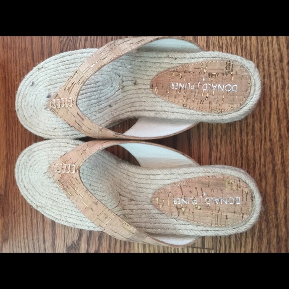 NIB Donald J Pliner Cork Thong Sandals size 9M - Picture 4 of 4