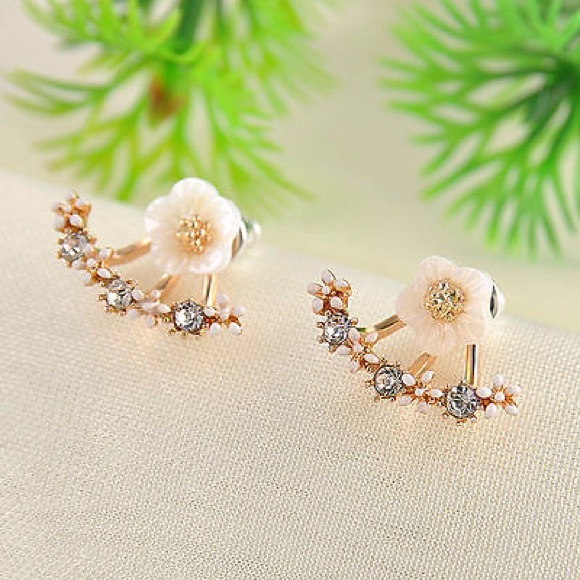 🌸 Pretty Flower Earrings 🌸 - Picture 2 of 2