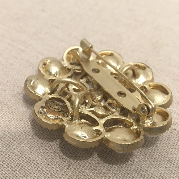 Paradise Brooch - Picture 2 of 2