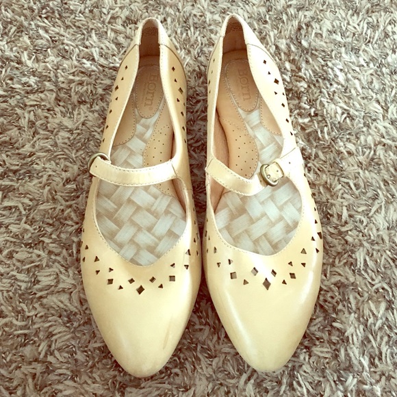 Point toe flats