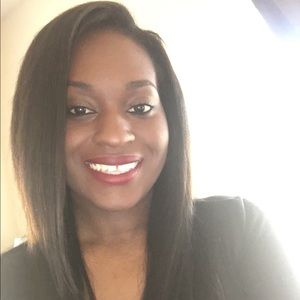 Meet your Posher, Adrienne