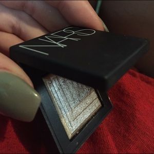 Nars dione dual intensity shadow