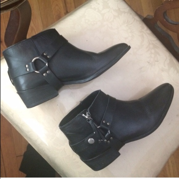 Urban outfitter boots