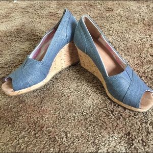 TOMS Wedges💕
