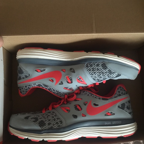 Women's Nike Dual Fusion Lite Shoes