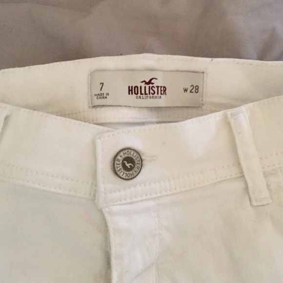 Hollister white shorts - Picture 2 of 4