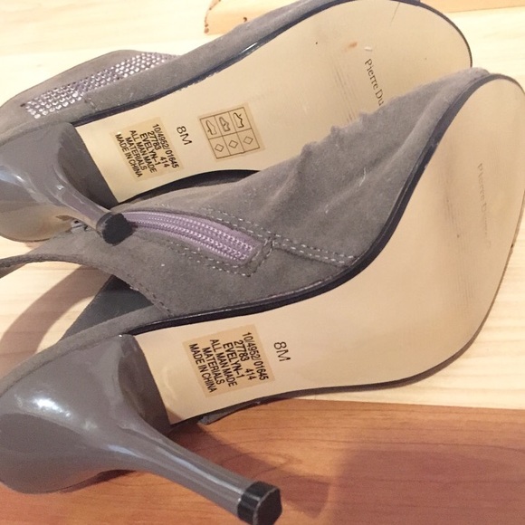 Gray Heels - Picture 4 of 4