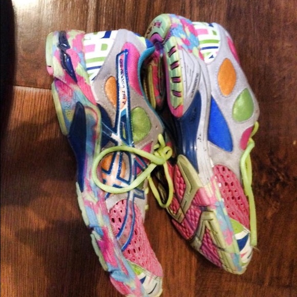Reebok glow in the dark shoes size 8