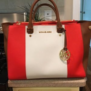 MK tote