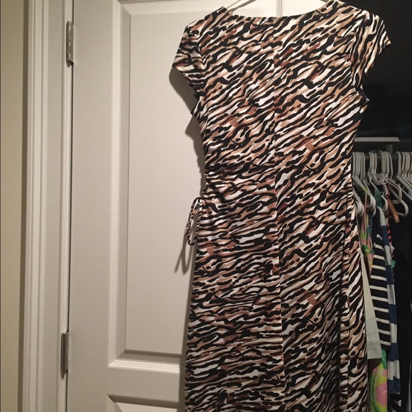 🆕 Animal print wrap dress - Picture 3 of 4