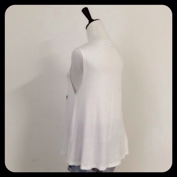 *Last One* Graphic Tee - Picture 4 of 4