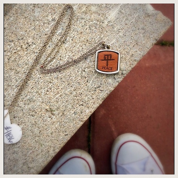 Dillion Rogers Peace Necklace NWT - Picture 3 of 3