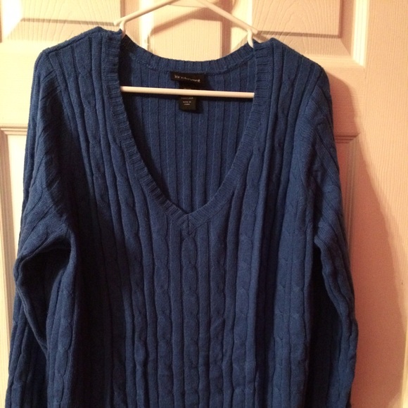 Blue cable knit v-neck sweater