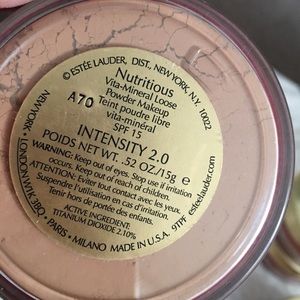 Estée Lauder powder makeup nutritious