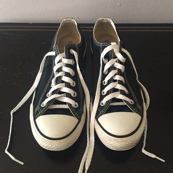 Black low top converse