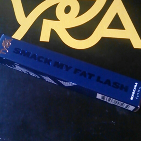 Tyra Beauty Smack my fat lash mascara