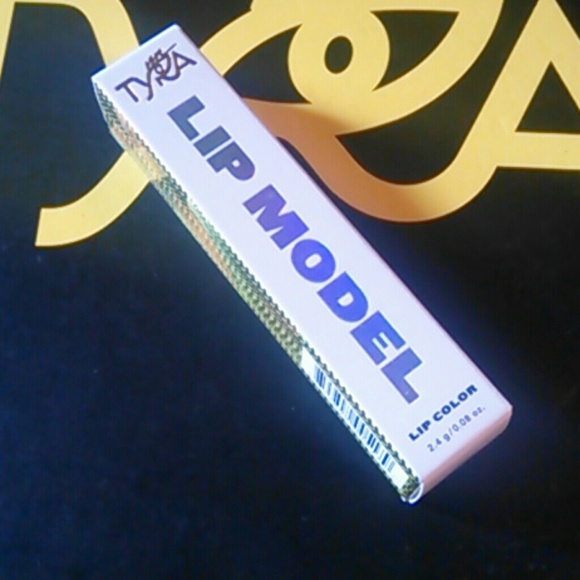Tyra Beauty lip model lip color