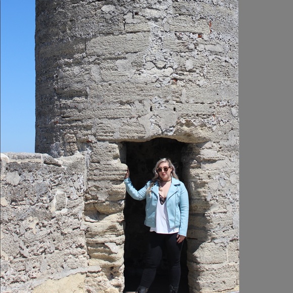 Meet your Posher, Ashlyn - Picture 2 of 4