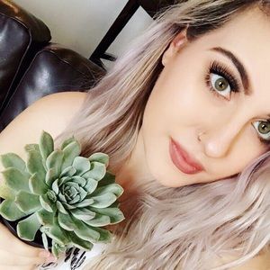 Meet your Posher, Ashlyn