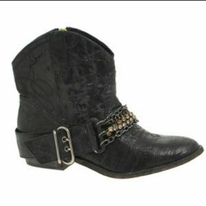 Rare Steve Madden rugged bootie