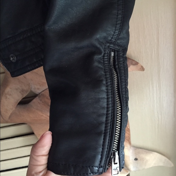 🔴SOLD LOCALLY🔴Hollister Faux Leather Jacket - Picture 4 of 4