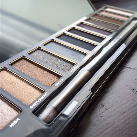 URBAN DECAY Naked Smoky *BRAND NEW*