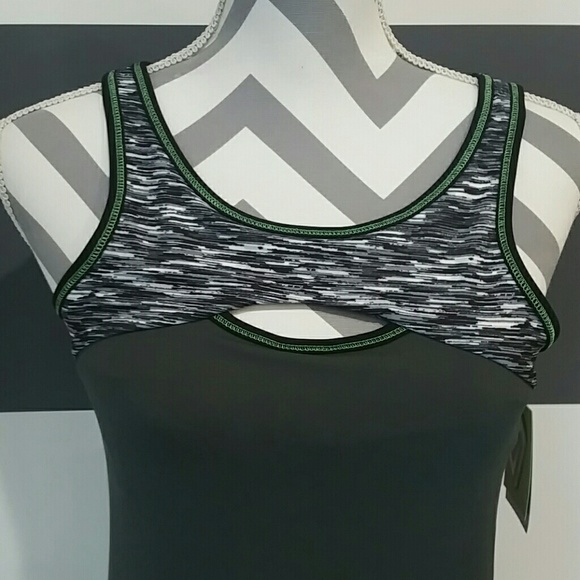 SPORTS top! NWT - Picture 2 of 4