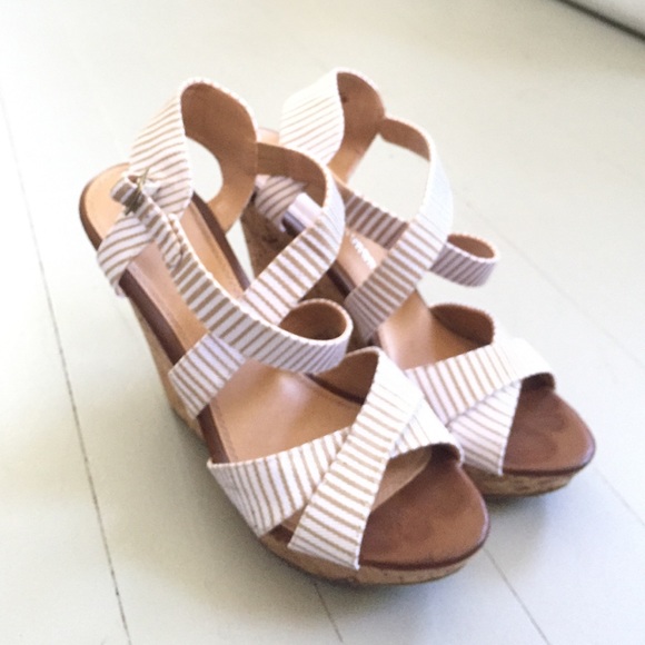 Adorable scrappy wedges sz 9.5 EUC - Picture 1 of 2