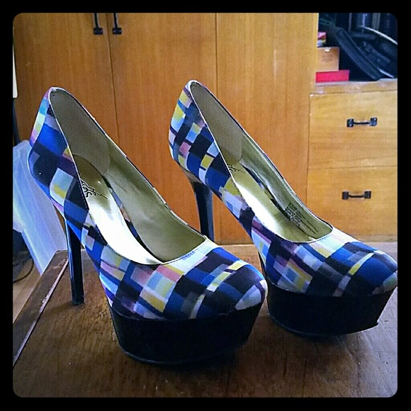 Awesome platform pumps from  Carlos Santana. - Picture 1 of 4