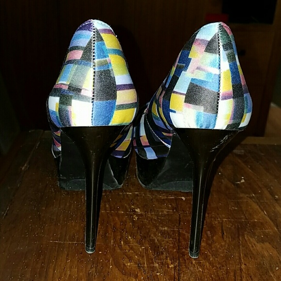 Awesome platform pumps from  Carlos Santana. - Picture 2 of 4