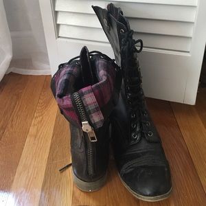 Combat boots